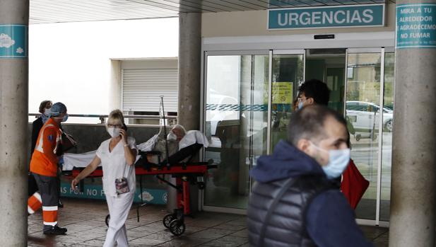 Siete autonomías suspenden las vacaciones de sus sanitarios por falta de personal ante el avance del virus