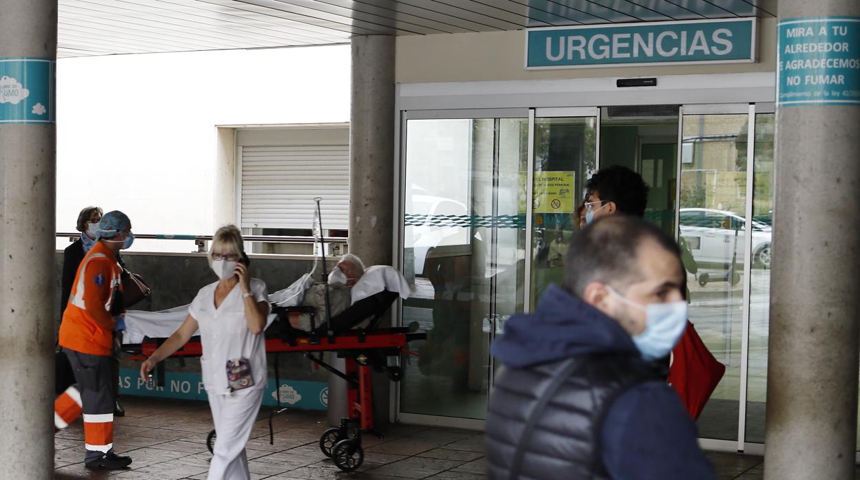 Las condiciones laborales de los sanitarios en comunidades como Aragón se van a modificar. En imagen, las Urgencias del hospital Miguel Servet en Zaragoza