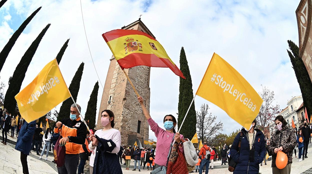 Miles de españoles salieron a la calle para protestar contra la «ley Celaá»