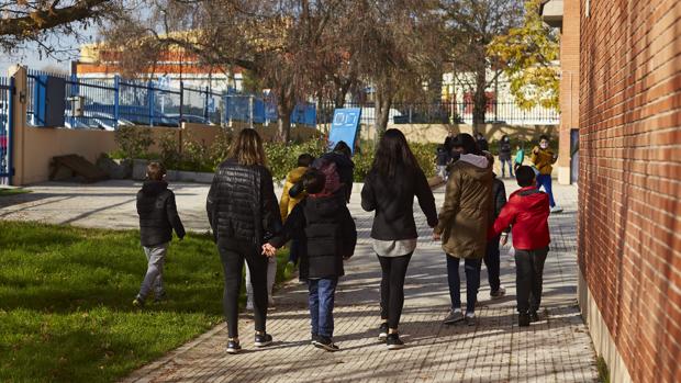 Piden a familias, docentes y monitores de Baleares que hablen siempre en catalán a niños y jóvenes
