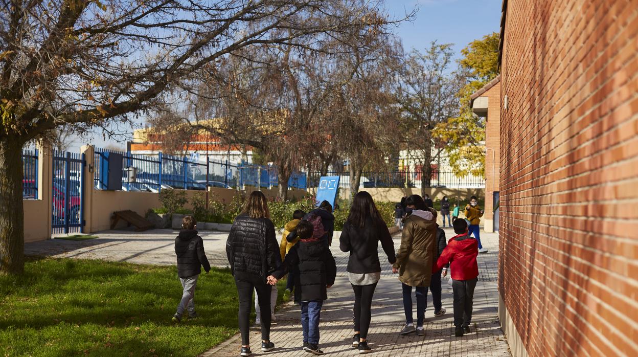 Piden a familias, docentes y monitores de Baleares que hablen siempre en catalán a niños y jóvenes