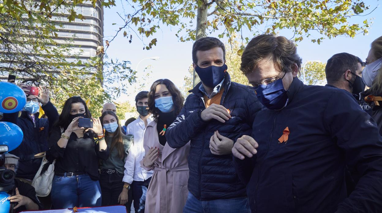 Pablo Casado, Isabel Díaz Ayuso y José Luis Martínez-Almeida, en la manifestación contra la «ley Celaá» del pasado noviembre