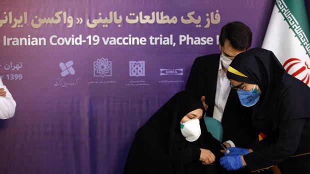 Irán inicia la primera fase de las pruebas clínicas en personas de su propia vacuna contra el coronavirus
