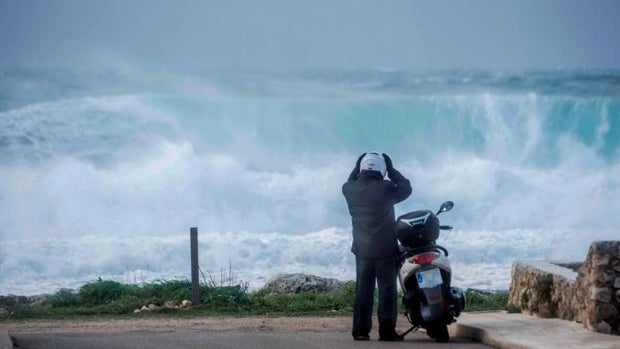 Doce comunidades estrenan el año 2021 con riesgo por nevadas, frío o fenómenos costeros