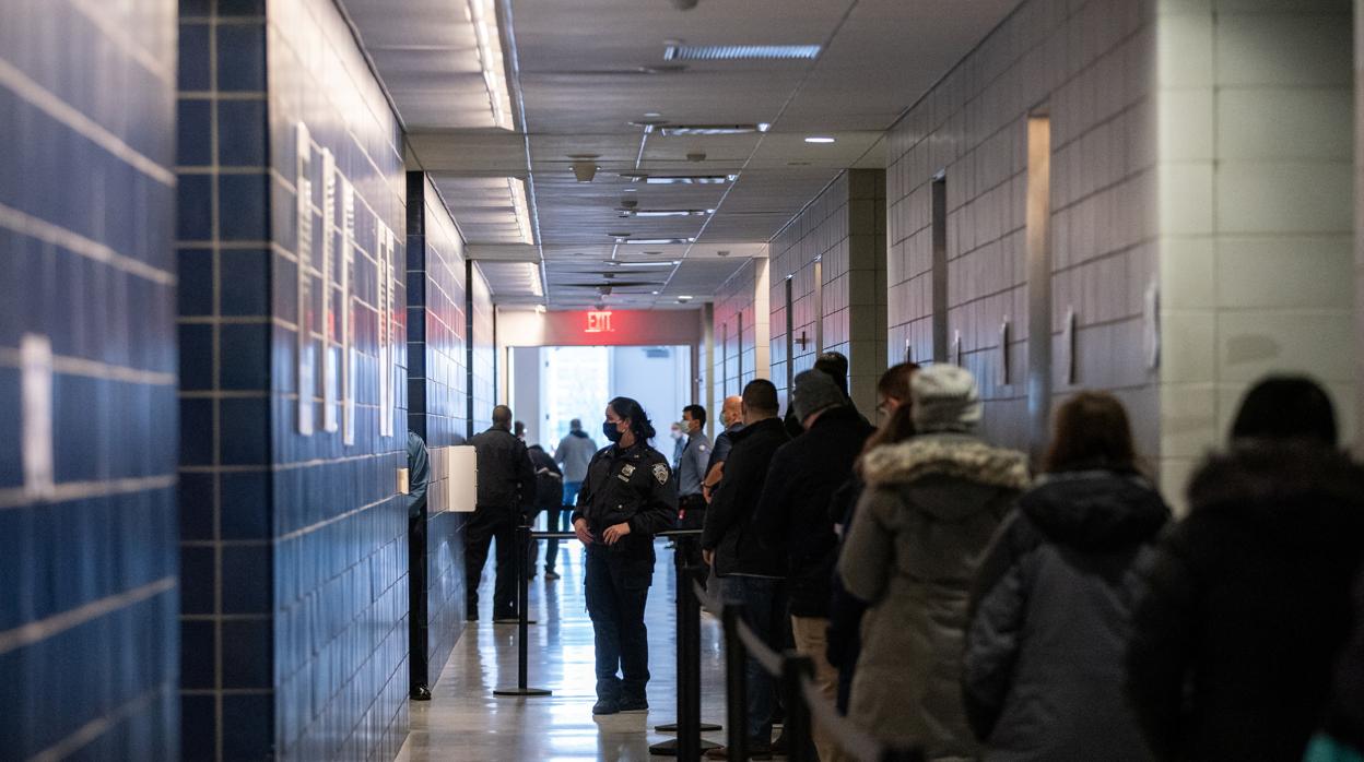 Colas en Nueva York para vacunarse contra el Covid-19