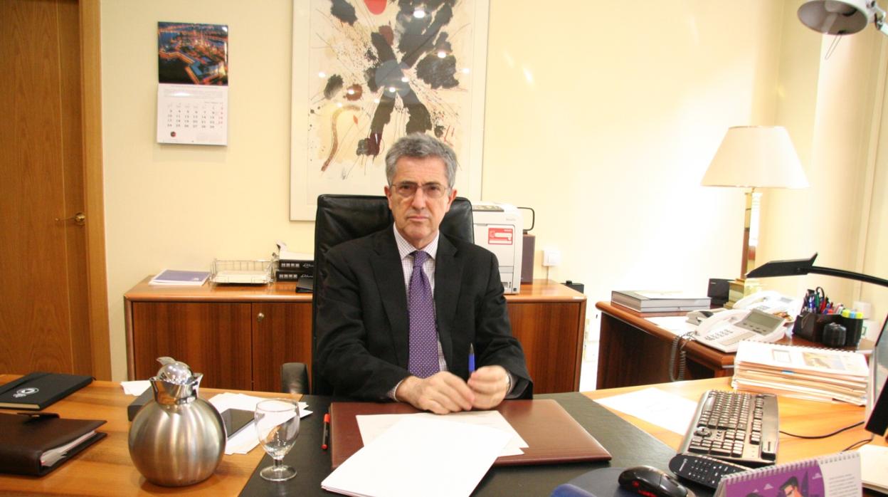 El director general de Protección Civil, Leonardo Marcos, en su despacho