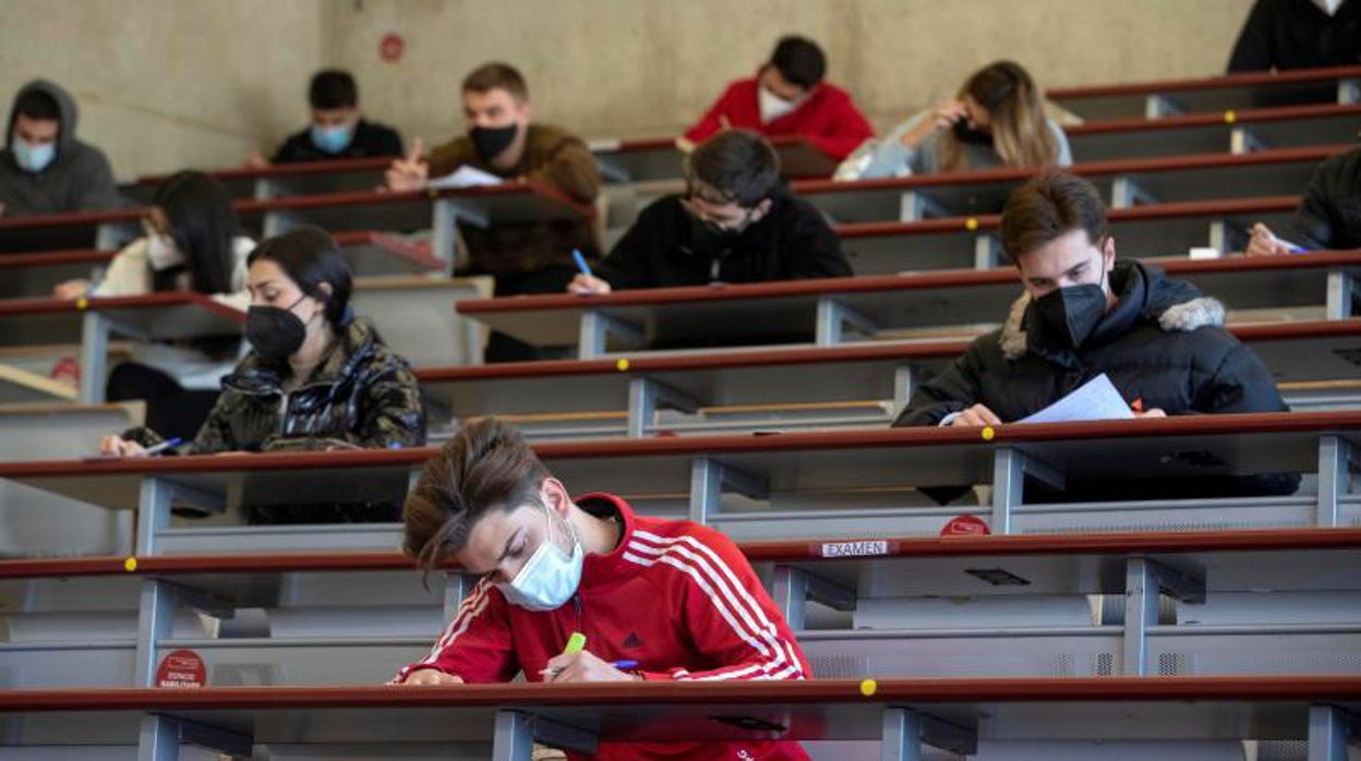 Estudiantes de economía de la facultad de la Universidad de Murcia