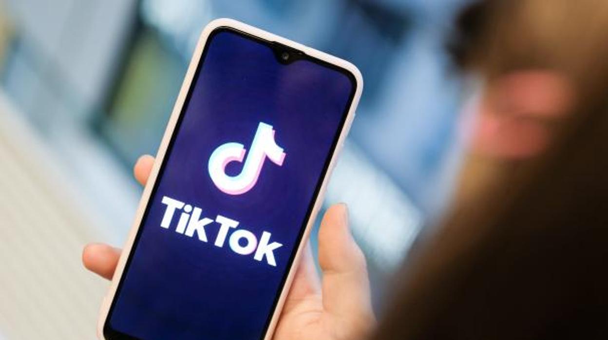 Vídeo: Italia bloquea Tik Tok tras la muerte de una niña de 10 años por asfixia (ATLAS)