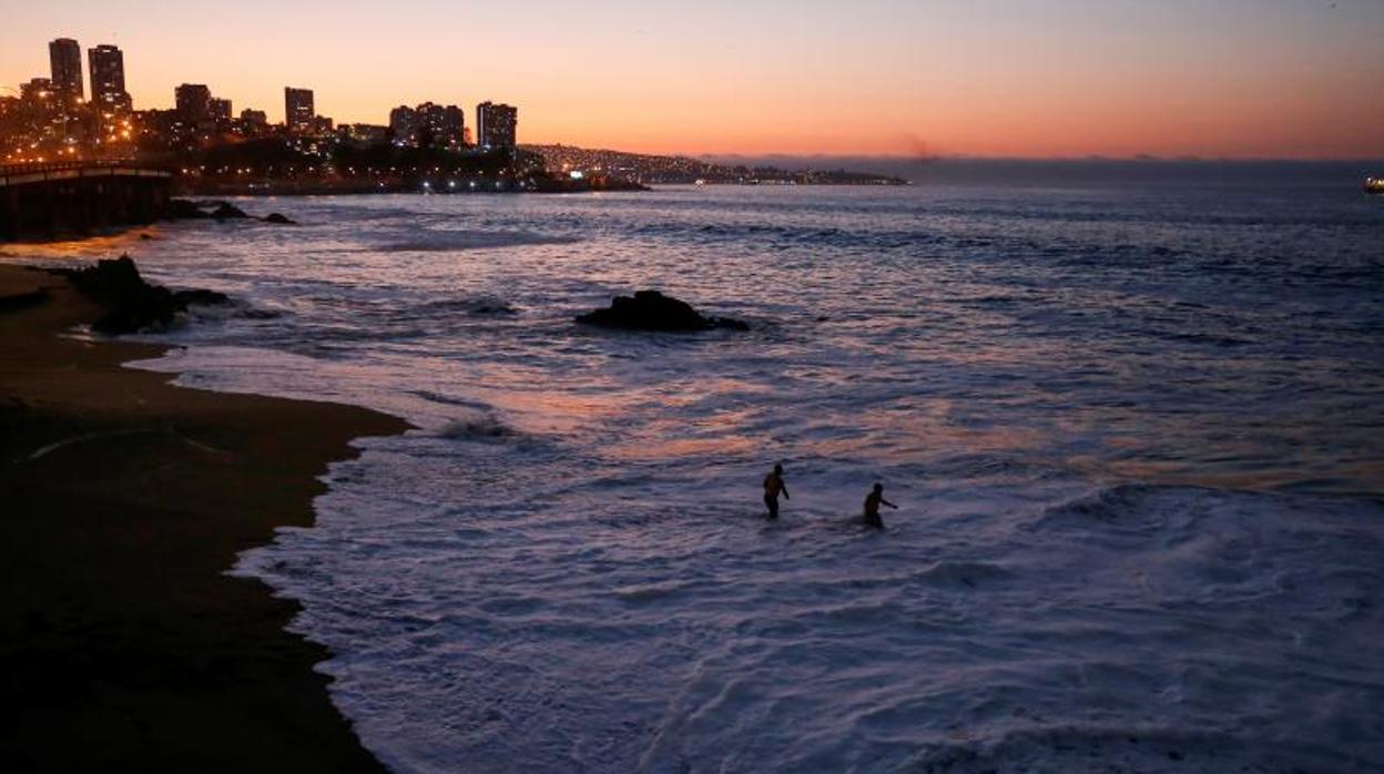 Los ciudadanos de Chile recibieron un mensaje de alerta en sus teléfonos móviles en el que se pedía evacuar todas las playas por riesgo de tsunami