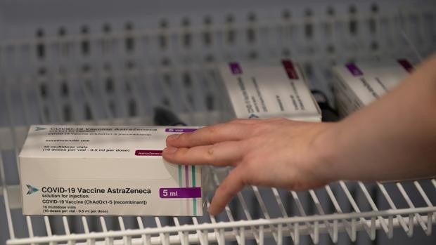 AstraZeneca asegura que su vacuna detiene la transmisión desde su primera dosis