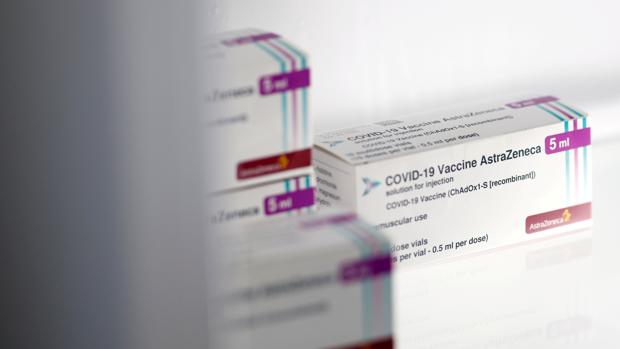 AstraZeneca comunica a la UE que entregará menos de la mitad de las vacunas acordadas, según Reuters
