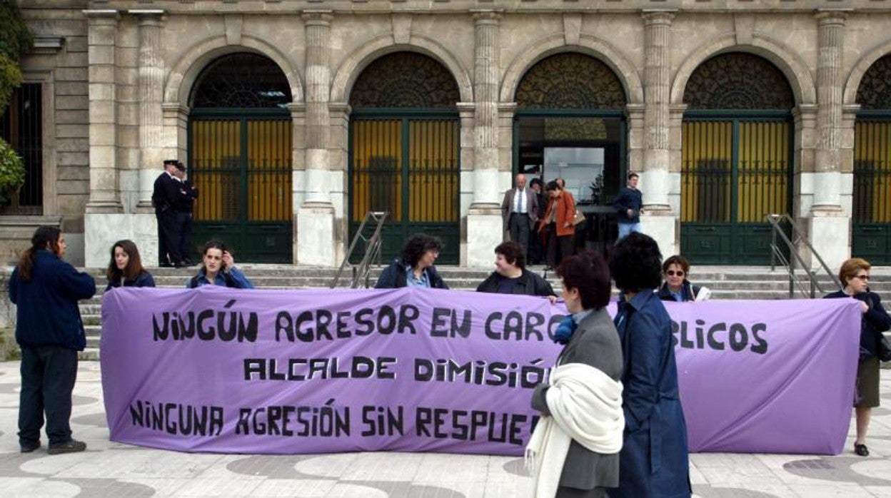 Protestas a la entrada de donde se celebró el juicio