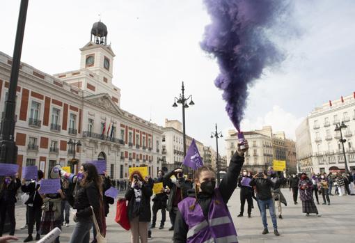 Momento del 'paseo feminista' tras el manifiesto