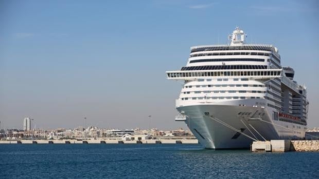 Las compañías de cruceros comienzan a pedir la vacuna como requisito para viajar en sus barcos