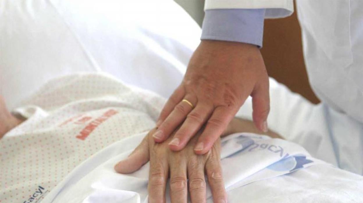 Juan Pablo Leiva: Aliviar el sufrimiento de personas al final de la vida debe ser la inspiración que marque el camino a seguir