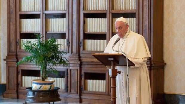 El Papa pide al Tribunal del Vaticano «igualdad entre todos los miembros de la Iglesia, sin privilegios»