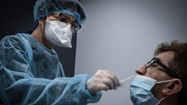 España exigirá una prueba negativa a los viajeros de Francia que entren por carretera