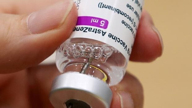 Siete personas murieron tras la vacuna de AstraZeneca, según la agencia británica del medicamento