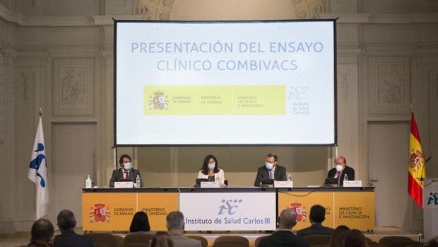 Sanidad lanza un estudio para analizar si es útil poner Pfizer a personas que han recibido una dosis de AstraZeneca