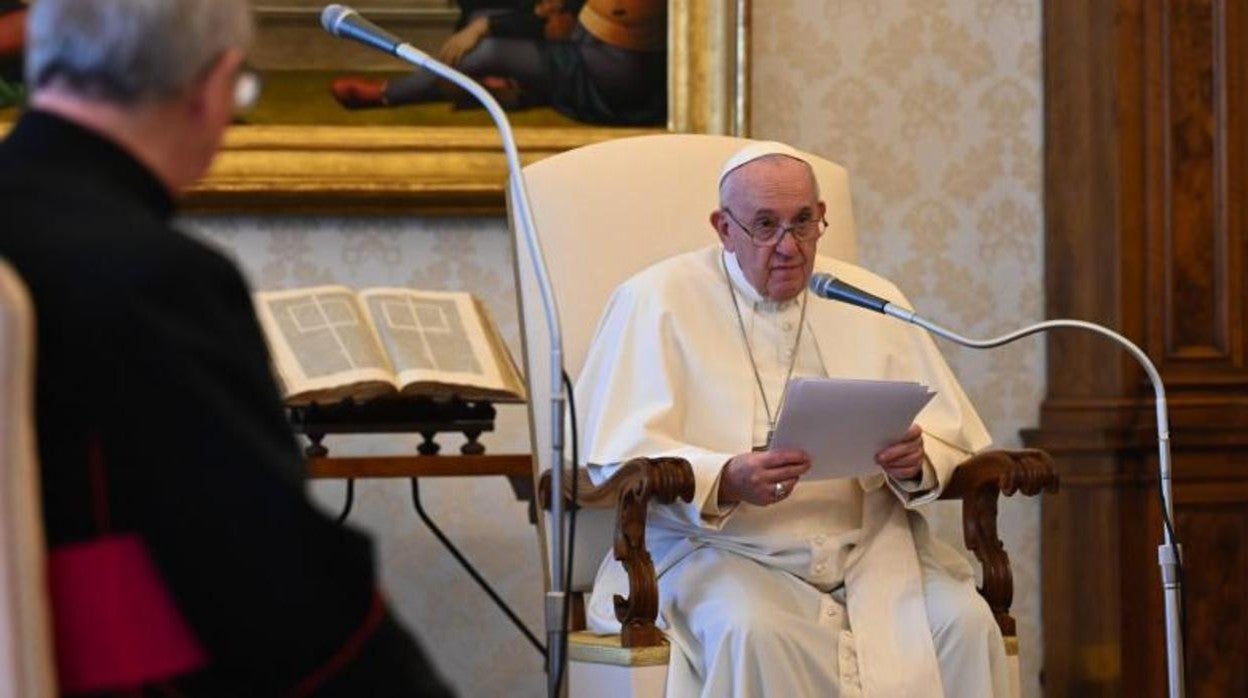 Un futbolista y un director de cortometrajes entre los nuevos sacerdotes de la diócesis de Roma