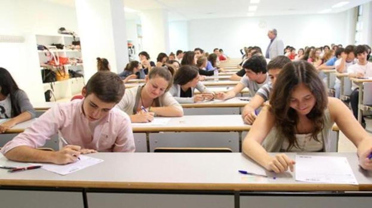 Así es el nuevo protocolo Covid para la Selectividad: ventilación natural, distancia, mascarillas y aula de aislamiento