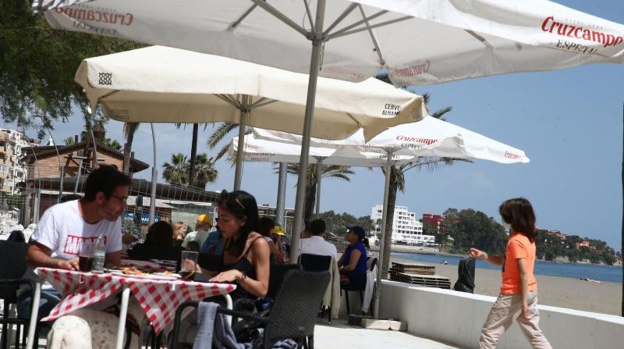 Un restaurante frente a la playa en Estepona, Málaga