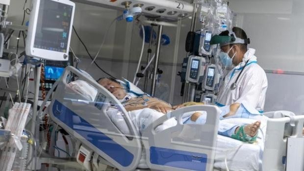 El segundo mes de abril en pandemia acaba con la cifra de fallecidos por Covid más baja desde verano