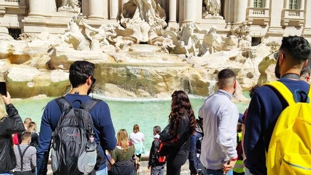 La Fontana de Trevi ya tiene quien la visite