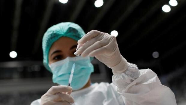 Indonesia investiga un lote de la vacuna de AstraZeneca tras la muerte de un hombre de 22 años al día siguiente  de inmunizarse