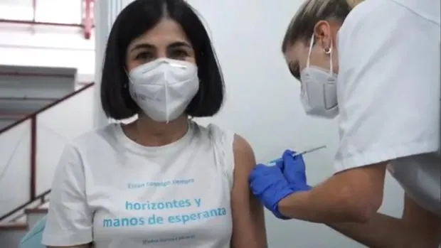 Darias se vacuna en Las Palmas de Gran Canaria