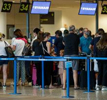 Caos en Portugal por la huida contrarreloj de miles de británicos