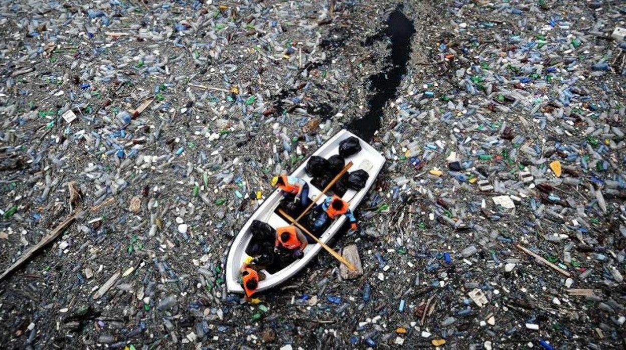 El plástico inunda esta zona marítima