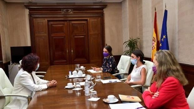 Montero insiste en la necesidad de aplicar cuanto antes la suspensión del régimen de visitas para maltratadores