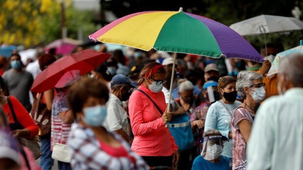 Médicos venezolanos denuncian la «anarquía» del plan de vacunación