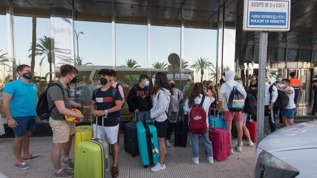 Algunos padres de estudiantes aislados en Palma no descartan tomar acciones legales contra el Govern