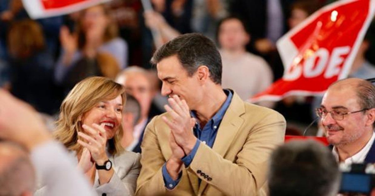 Pilar Alegría, Pedro Sánchez y Javier Lambán, durante un mitin el año pasado en Zaragoza