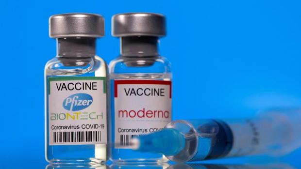 La EMA concluye que los casos de miocarditis y pericarditis tras la vacuna de Pfizer y Moderna son «muy raros»