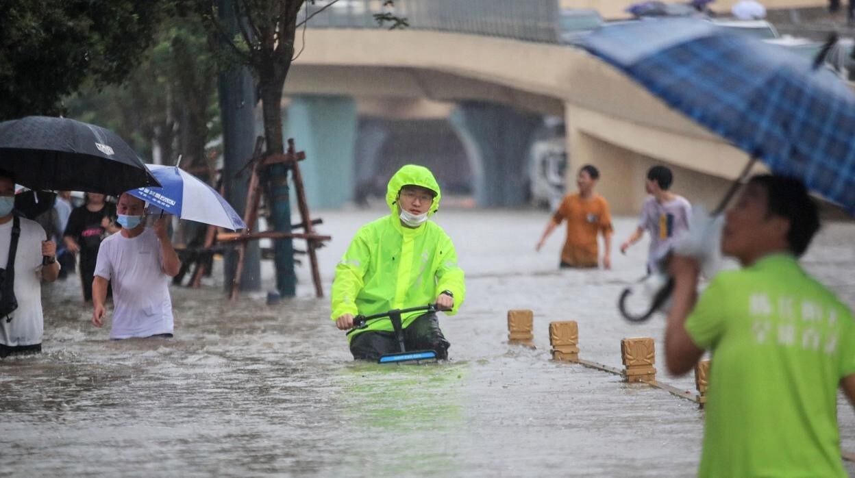 Al menos doce muertos por las inundaciones en la provincia china de Henan