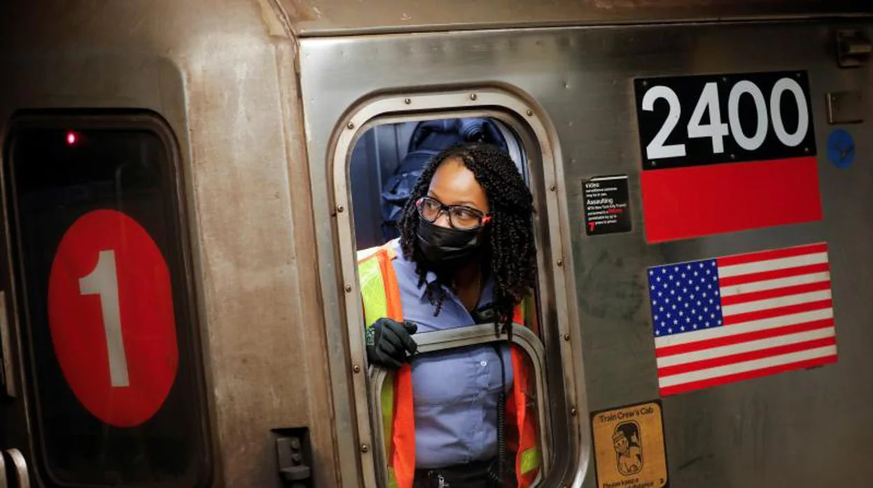 Una trabajadora del metro de Nueva York