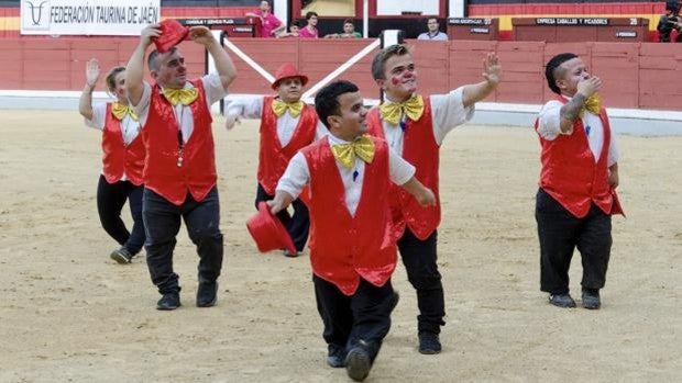 Una compañía de bomberos toreros le responde al Gobierno: «No queremos subvenciones, ni pagas ni falsas defensas. Queremos poder elegir nuestro trabajo»