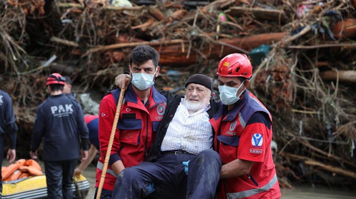 Los bomberos trabajan en la provincia de Kastamonu