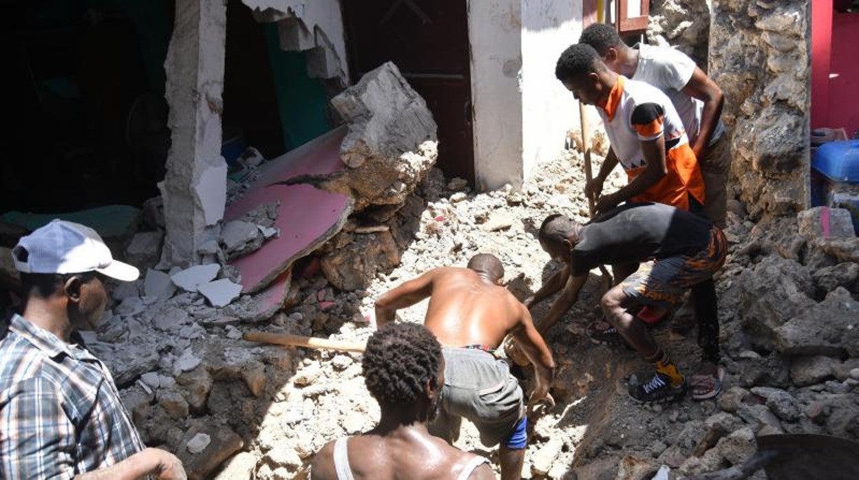 Continúan los rescates en Los Cayos