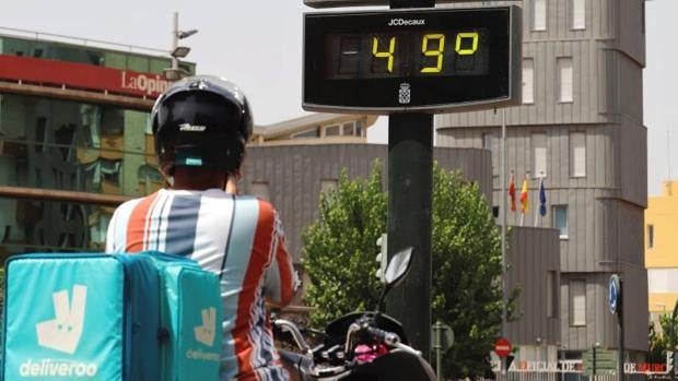 El calor da un respiro, pero mantiene en riesgo la mitad sur peninsular y Canarias