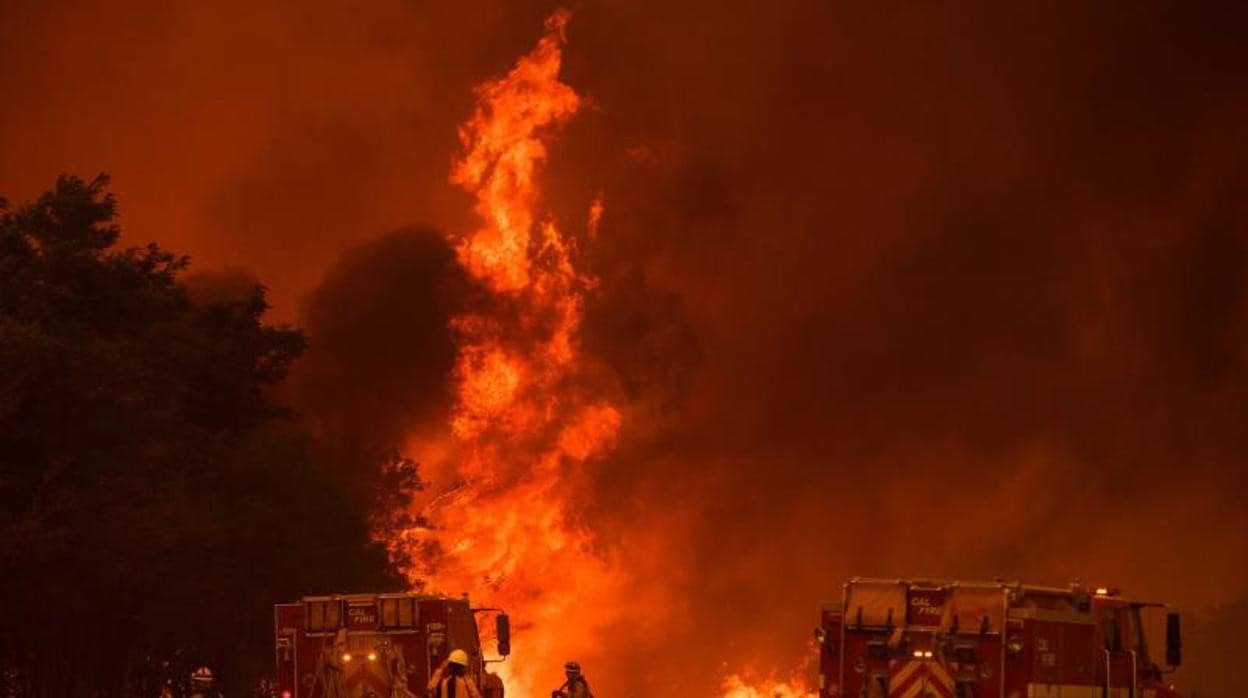 Las llamas arrasan California y amenazan a su capital: «Tenemos una situación difícil, es algo muy serio»