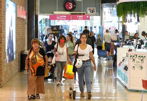 La mascarilla dejó de ser obligatoria en Israel en junio