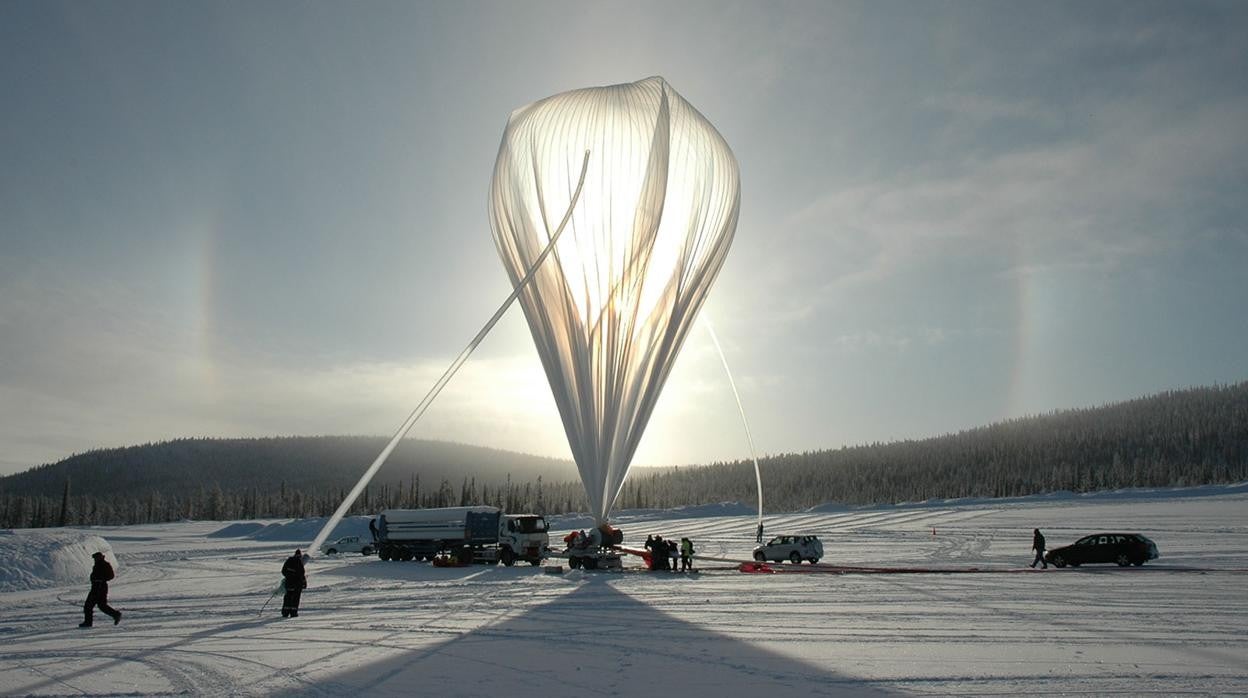 Lanzamiento de un globo en el Centro Espacial Esrange cerca de Kiruna