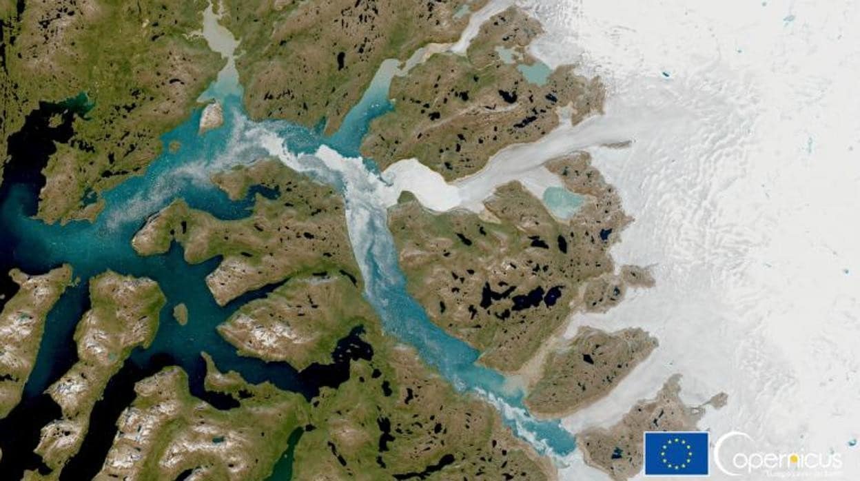 Una imagen de satélite muestra el fiordo de Nuuk, Groenlandia, el 29 de julio de 2021