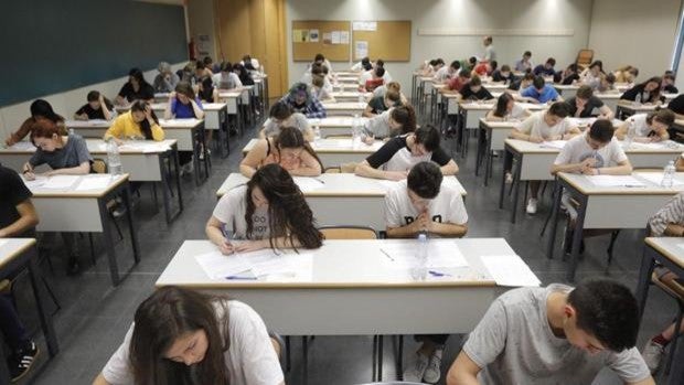 «Perder la beca podría suponer un doble castigo y la expulsión de la universidad por motivos económicos y no académicos»