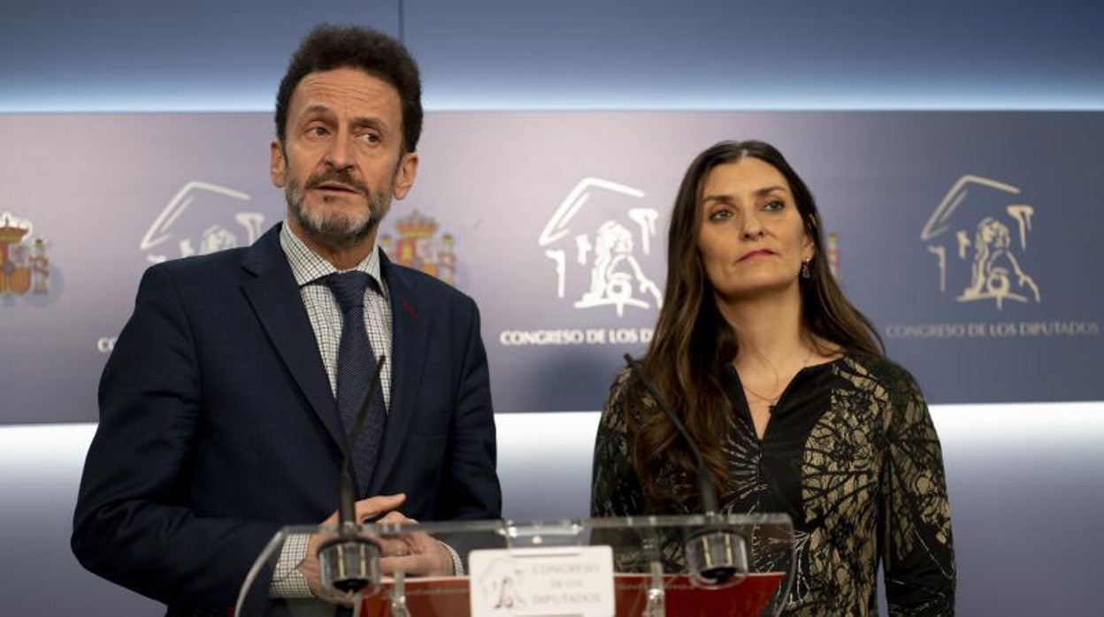 Edmundo Bal y Sara Giménez, diputados de Cs promotores de la iniciativa, en una rueda de prensa