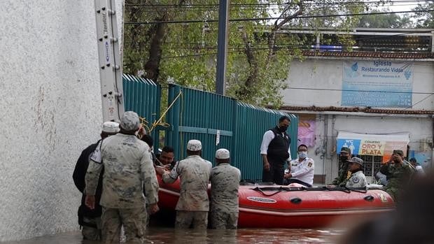 Al menos 17 muertos tras inundarse un hospital por las fuertes lluvias en México